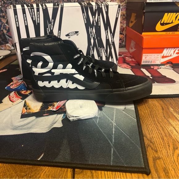 Van Patta Mean Eyed Cat - Picture 5 of 8